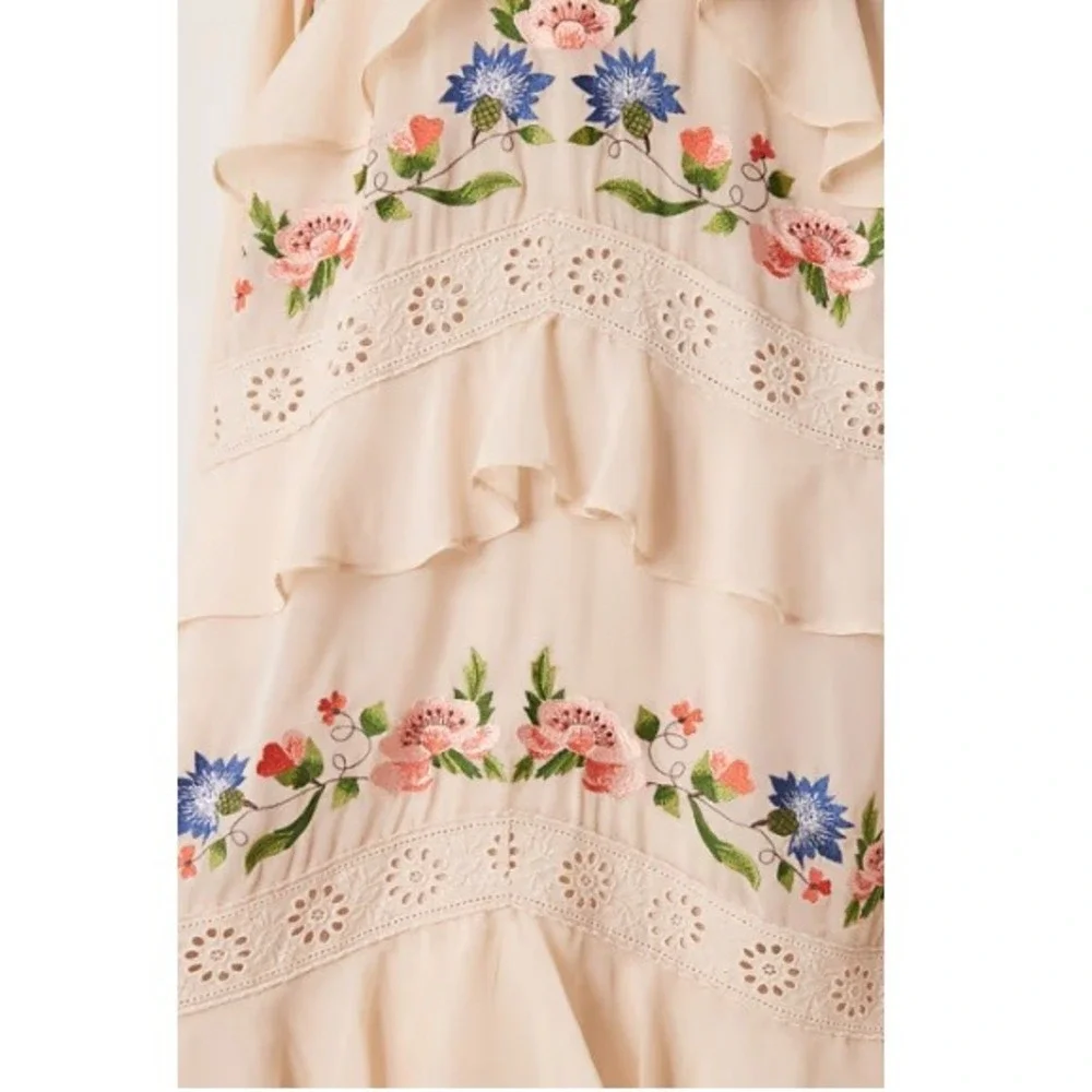 Hope & Ivy Women's Cream‎ Embroidered V-Neck Tiered Skirt Midi Dress Size 10 NWT - Picture 4 of 11